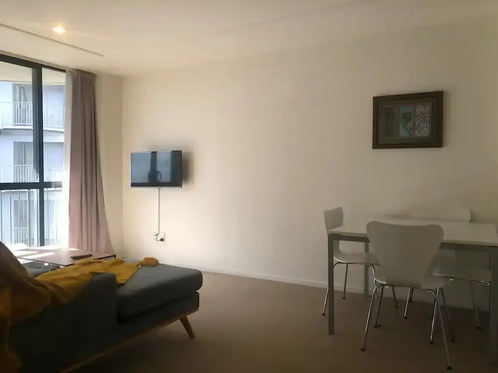 Spacious 2BR Near Westfield Newmarket