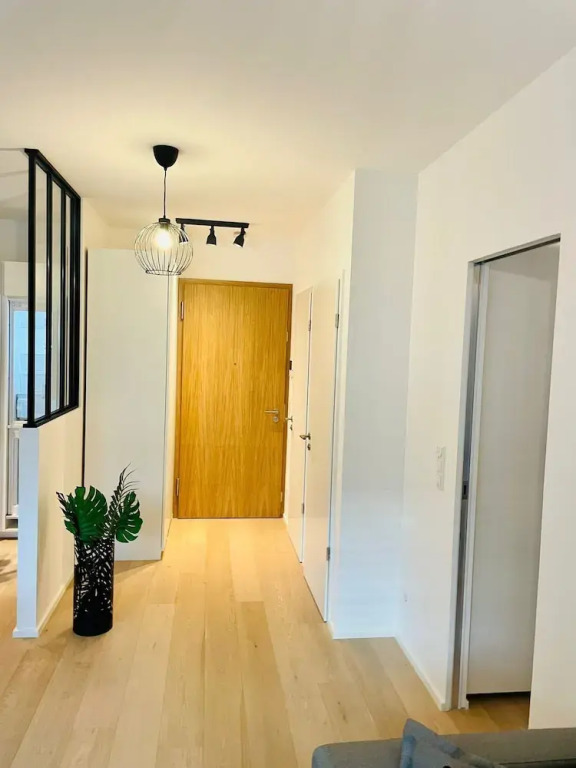 Large 1 bedroom -Center terrace parking