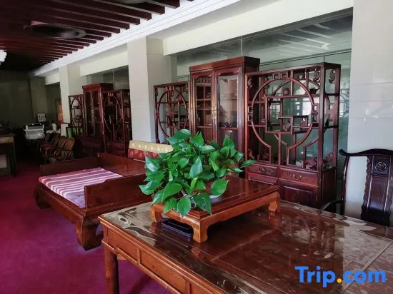 Qingmu Hotel (Yixing High-speed Railway Station)