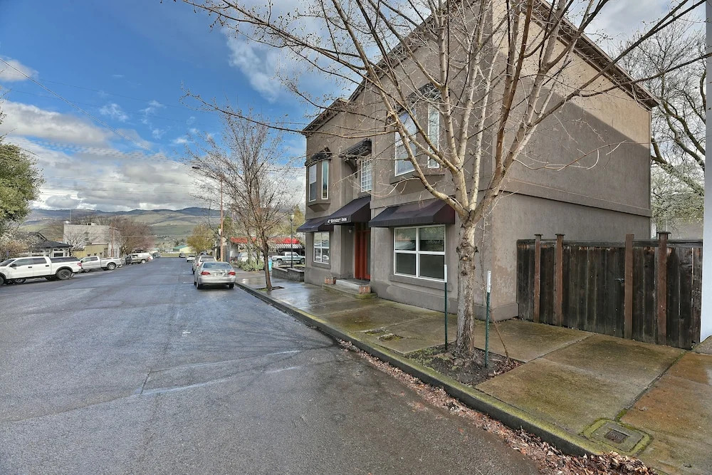 230 4th Street