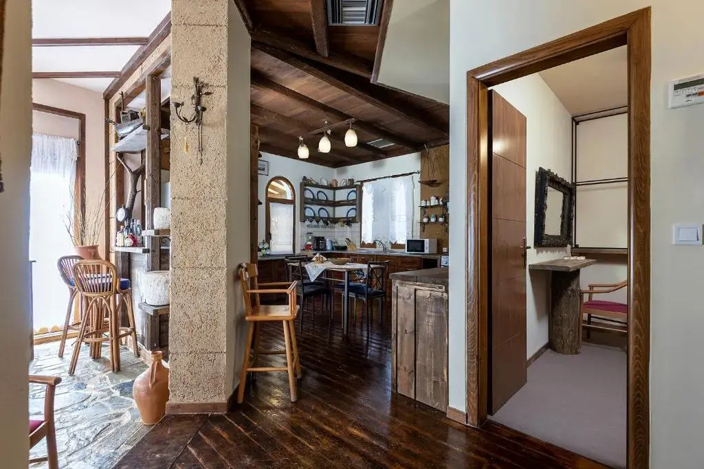 Selana House