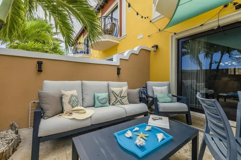 Gold Coast Townhome w Pools GYM 24 7 Security