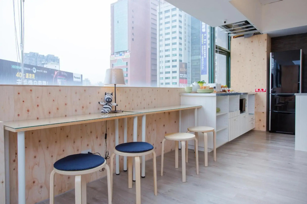 Mini West Hotel
