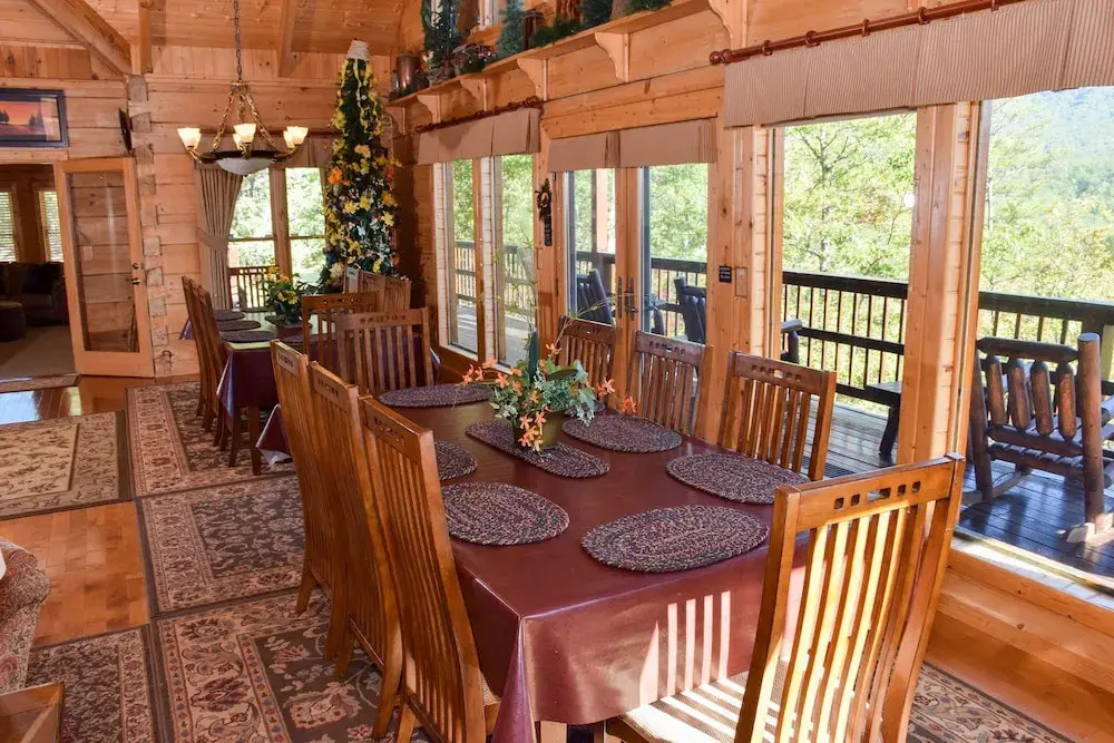 PAPA BEAR'S DEN - 5 Br Cabin
