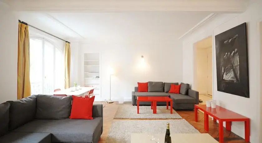 Eiffel Tower flat 888