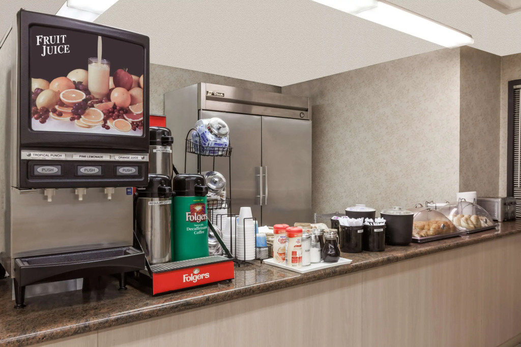 Ramada by Wyndham Bakersfield