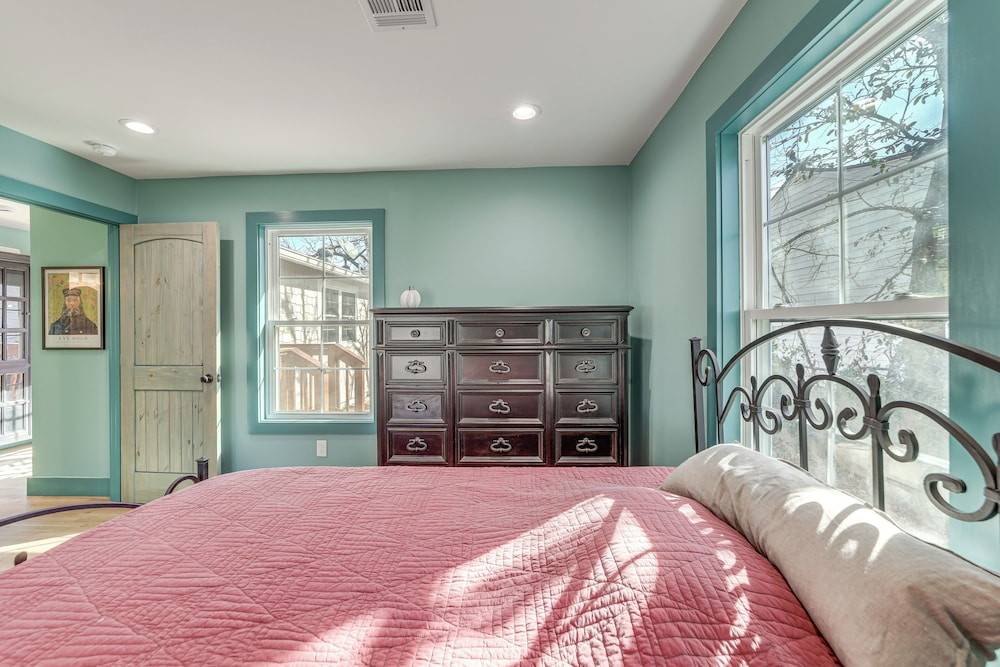 1 Mi to Campus: Modern Tulsa Home w/ Private Yard