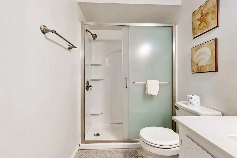 Snowbird-friendly Condo With Patio, Central AC, W/d, Pool & Tennis - Near Beach
