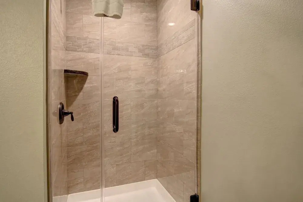 Flat's AB - 5 Br Cottage