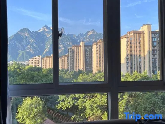 Elong R.YUN Hotel (Huayin Huashan Scenic Area Visitor Center Huashan North Station)