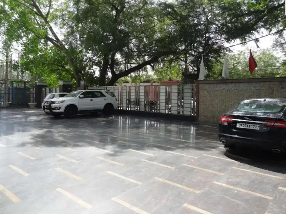 Venizia Sarovar Portico