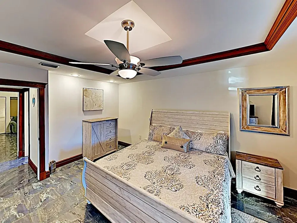 Canal-front Dream W/ Private Pool, Spa & Dock 3 Bedroom Home