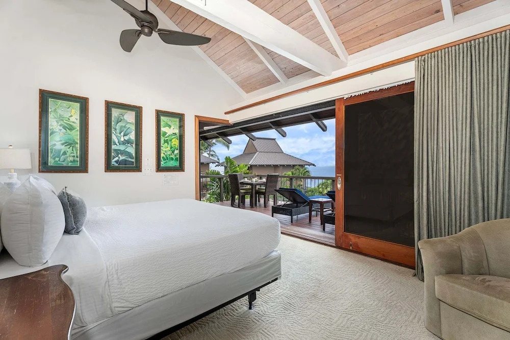 Air-conditioned Ocean Front Hawaii Townhome! - Sleeps 6 - Vrkcv