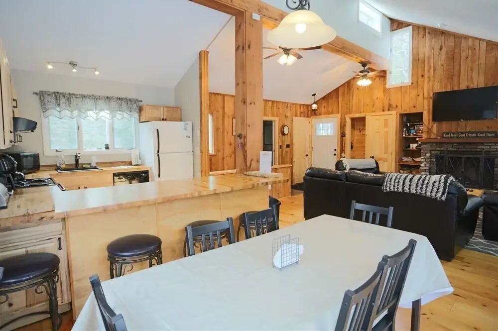 Newly Renovated Private 3 Bedroom Home in Waterville Estates Near Community Center - Bv146e