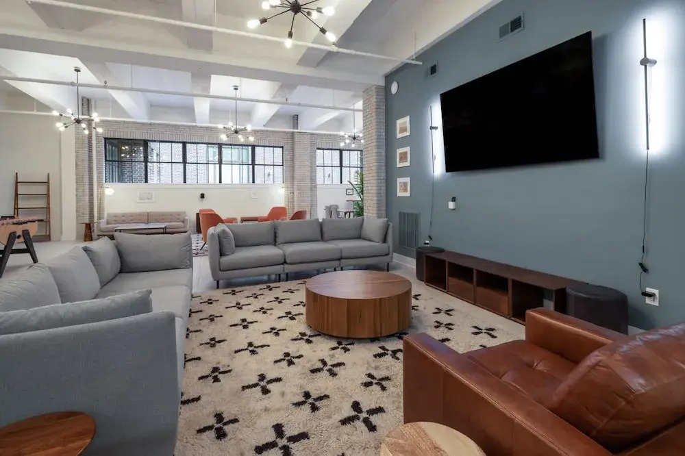 Sosuite Corner 3BR Apt w Park View, W/d, Gym