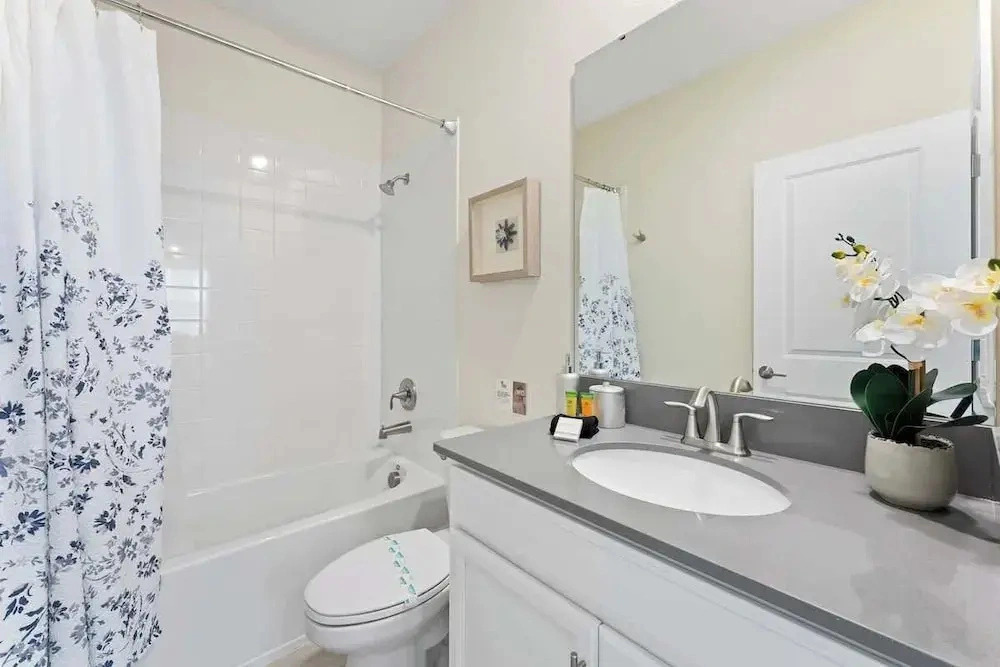 Sophisticated 6BR at Storey Lake