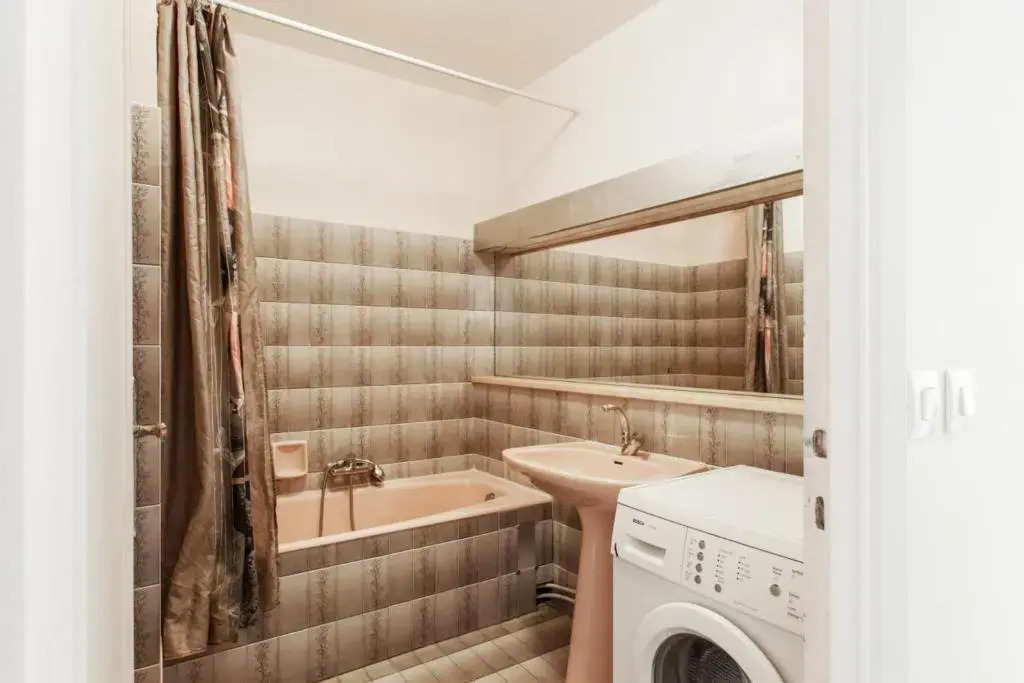 Nice flat w balcony and garage in Nice 5 min to the station - Welkeys