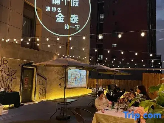 Jintai Business Hotel (Wuhan Canglong Island Hubei University of Economics Store)