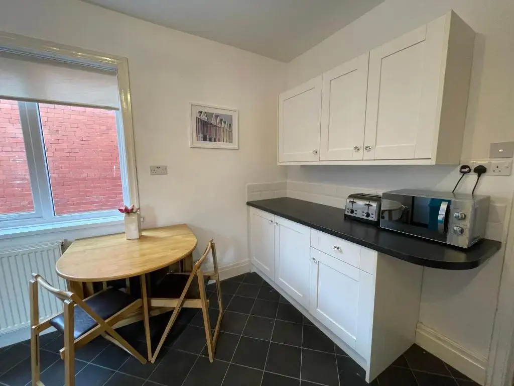 Large 5 Bed House in Scarborough near the beach, Large Garden & HOT TUB