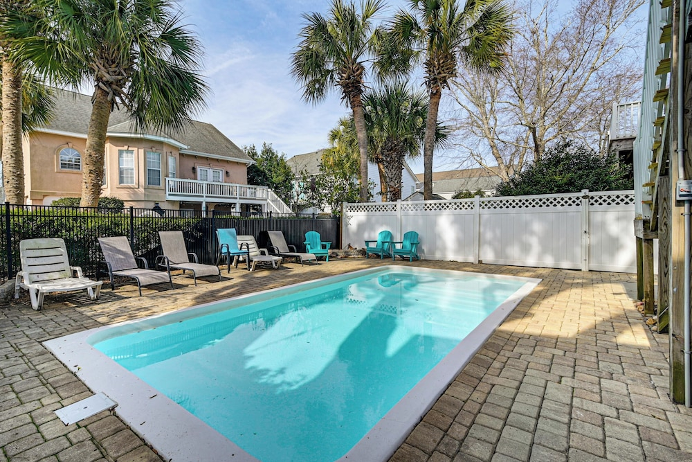 Walk to Ocean: Surfside Beach Gem w/ Private Pool