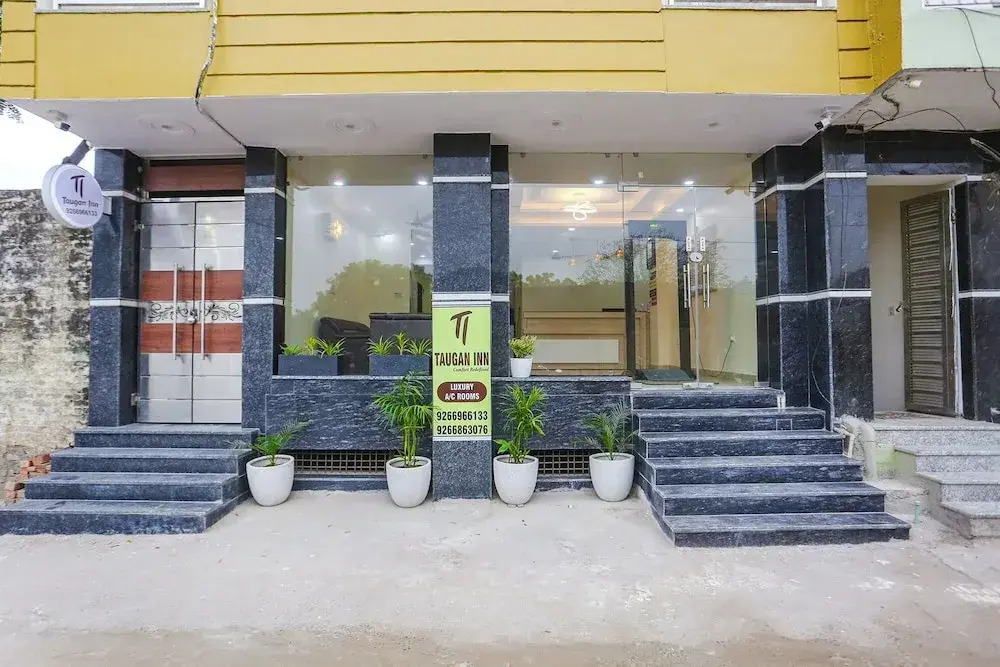 Fabhotel Taugan Inn