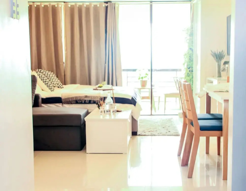 Greenbelt w/balcony Park view. Service.Location