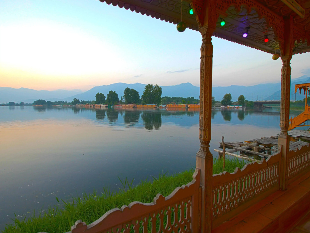 Houseboat New Golden Flower