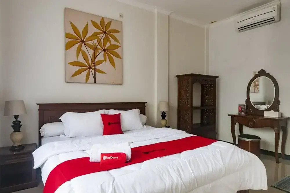 Roellie's Guest House by RedDoorz