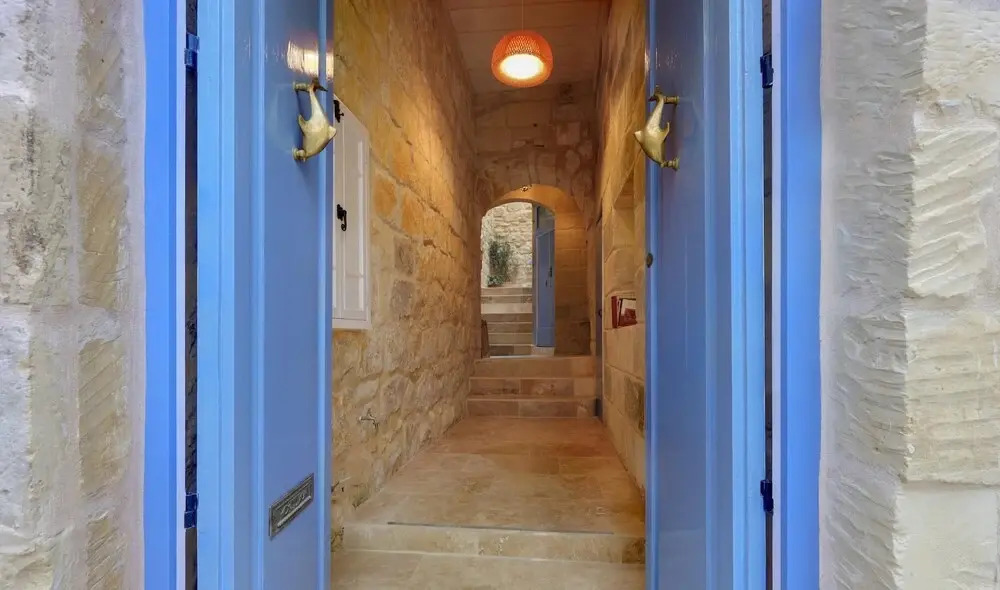 Lux Bright Studio in a Quaint 900 yr old House - 4