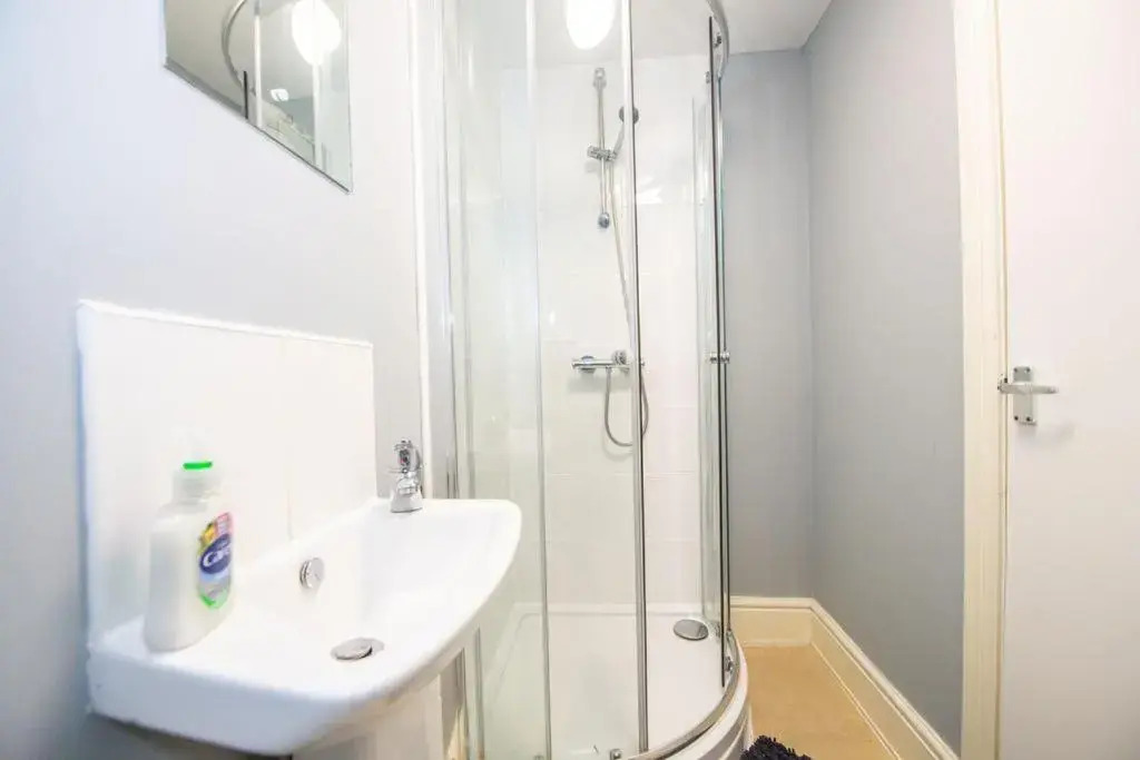 Large Contractor & Worker House - Free Parking - by ComfyWorkers