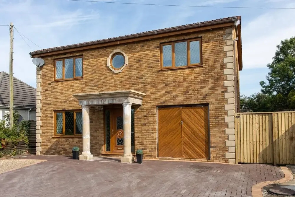 4 Bed House with Swimming pool and Sauna