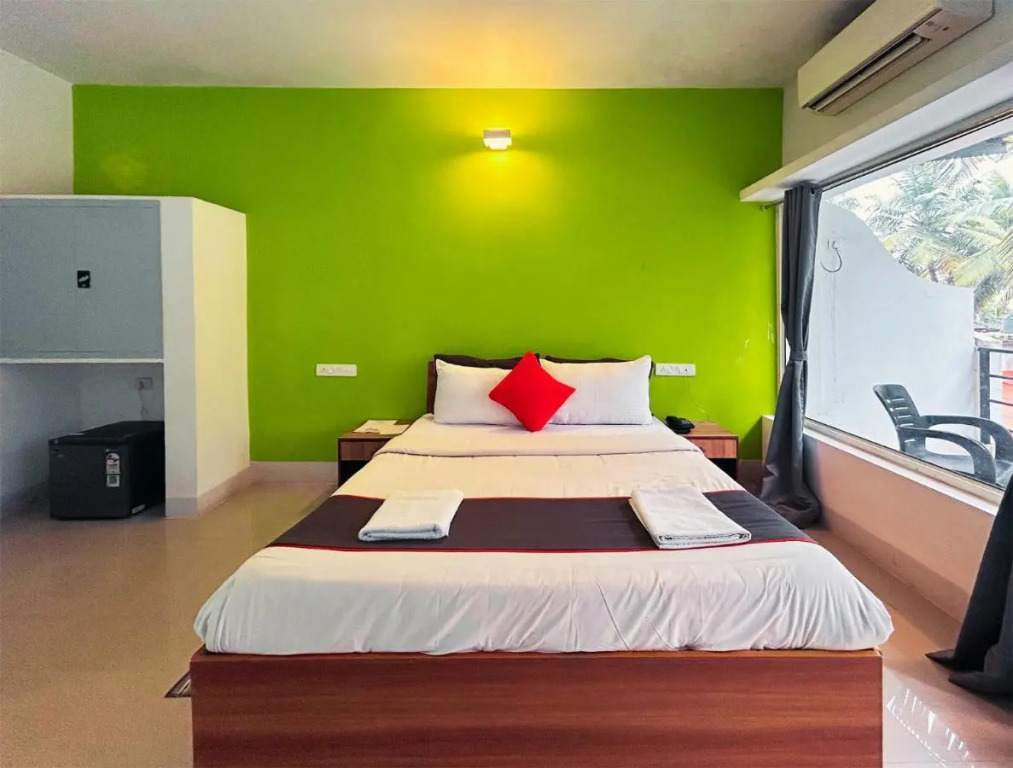 FabHotel Bay Breeze - 800M From Morjim Beach
