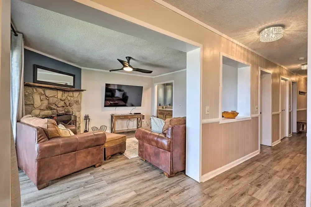 2 Mi to Skiing! Resort-style Beech Mountain Condo