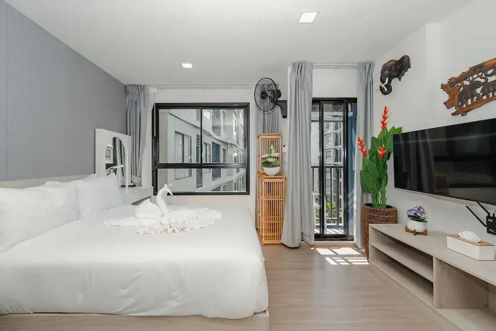 Stylish condo with Pool C175