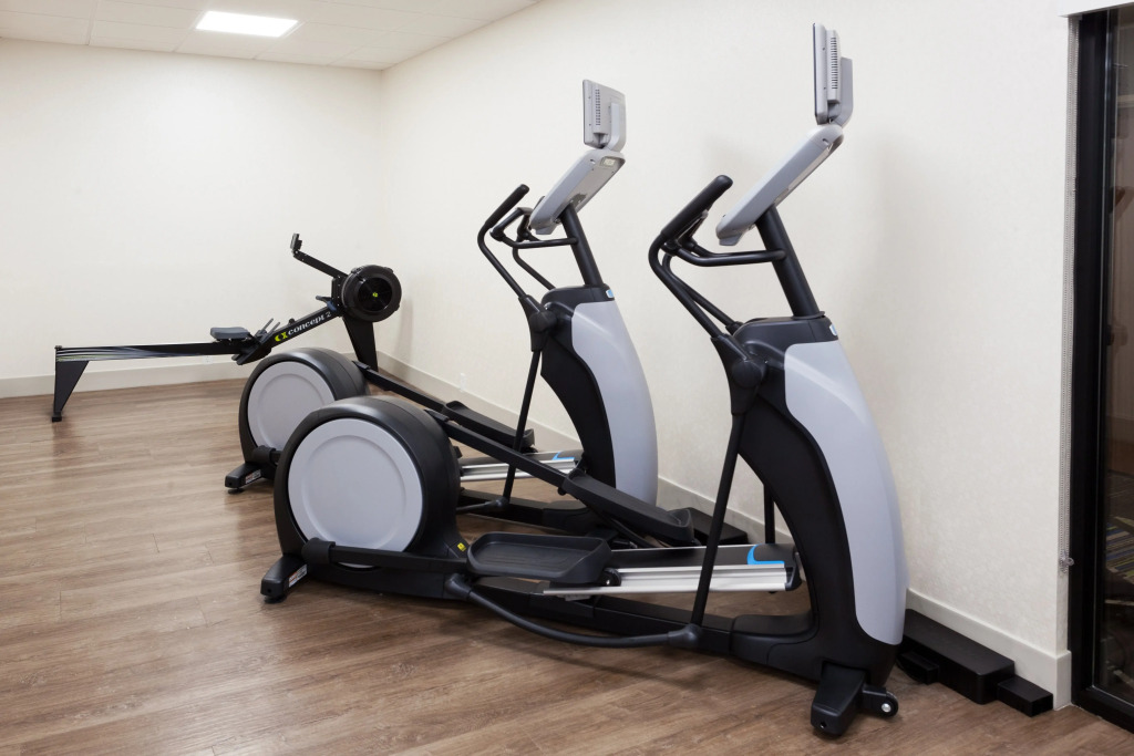 Holiday Inn Express & Suites - Fayetteville by IHG