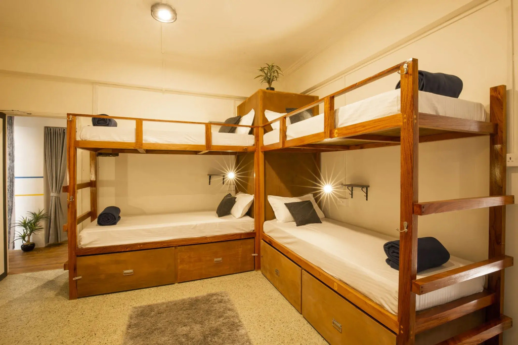 Locomo Hostel OG - Stay Work Eat