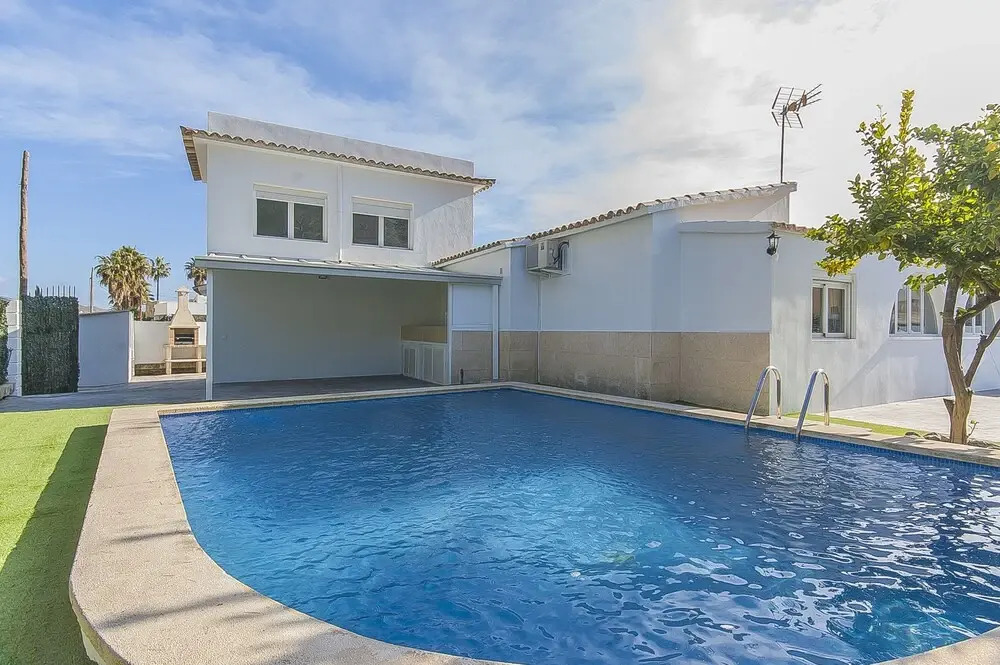 Beautiful Villa With Pool In Puerto Alcudia