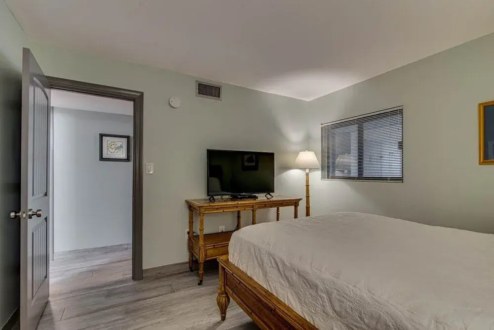 Gulf Tower 8b 2 Bedroom Condo by RedAwning