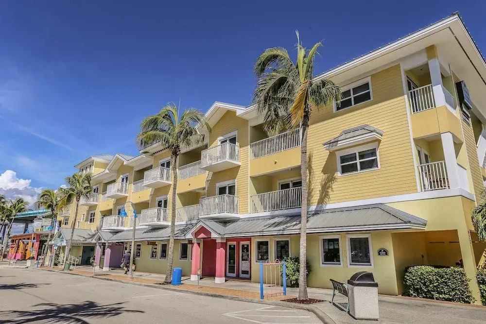 Harbor House 202