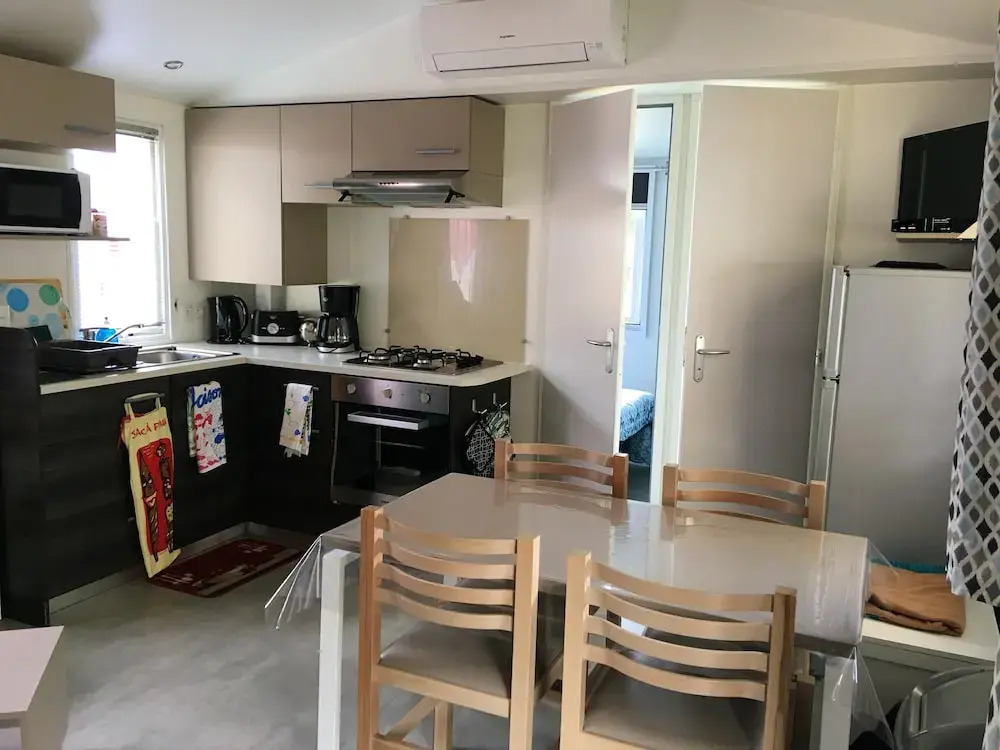 Bungalow with 2 Bedrooms in Saint-Julien-En-Born, with Shared Pool And Furnished Garden - 6 Km From the Beach
