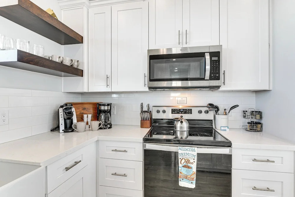 Galveston Home w/ Decks + Views, Walk to Beaches!