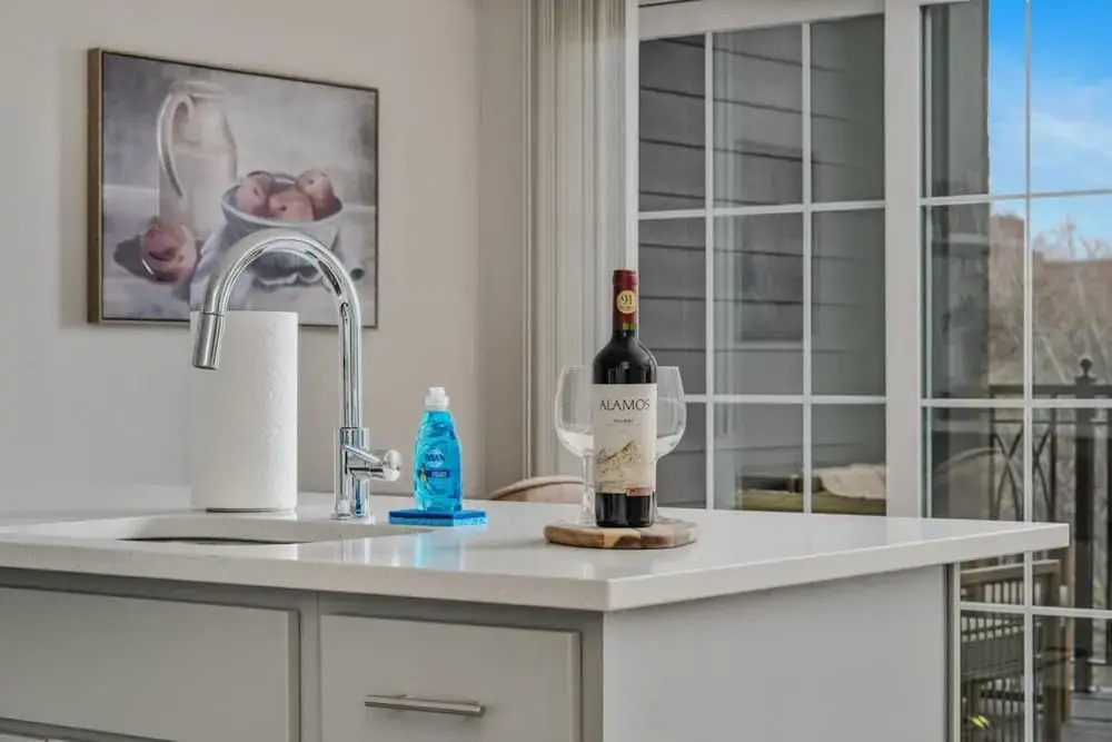 Downtown Luxury - Top Floor 2BR at Topiary Park