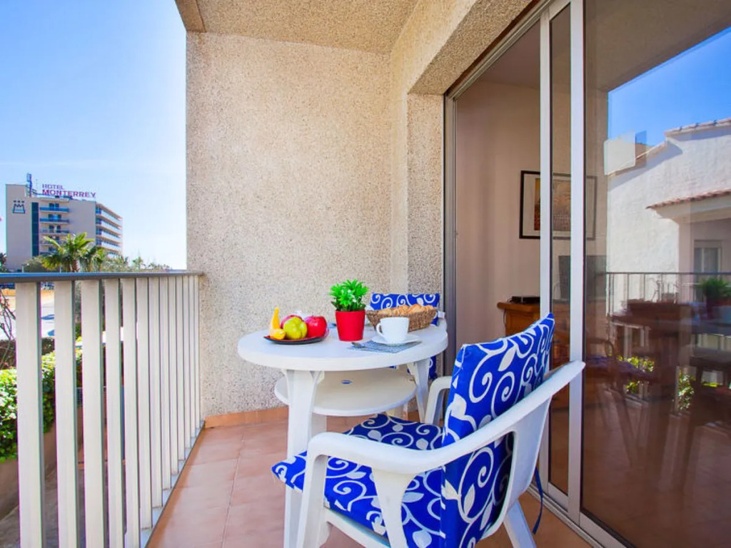 Apartment Mismar Roses 8270