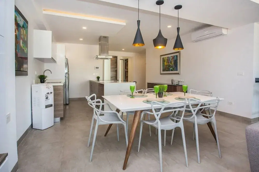 Amazing 2BR Condo w/ Pool+views!! Dream Location!!
