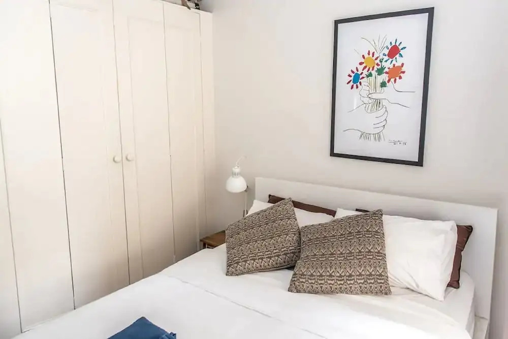 Chic Quiet Apt Close to Everything H404