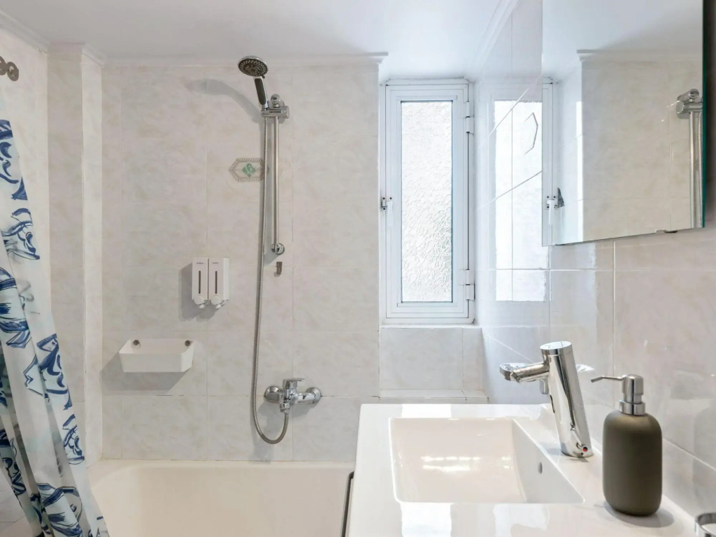Homely Apartment in Piraeus with Balcony