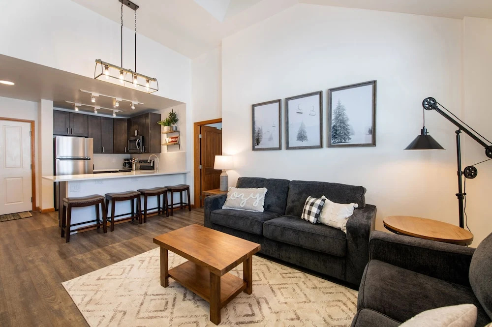 Zephyr Mountain Lodge, Condo , 7th Floor Forest and Slope View (Premium-Rated Condo 1705)