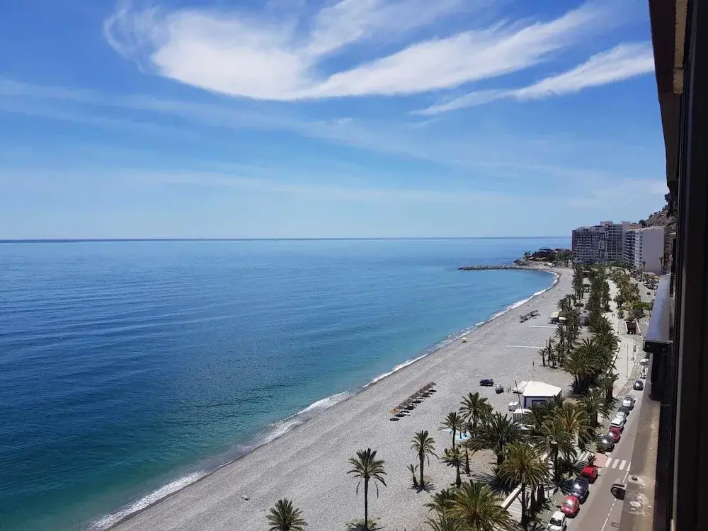 Ático en Almuñecar. Primera línea de playa con vistas espectaculares