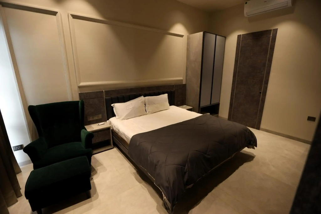 Jumbo Paradise 1 BHK Luxury Lake View Cottage
