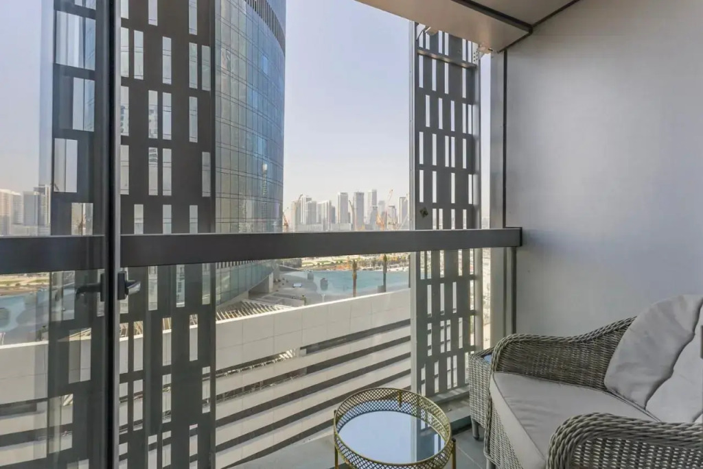 The Smart Concierge - Cayan tower